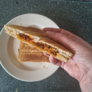 Lees meer over het artikel Pittige vlamtosti met sambal