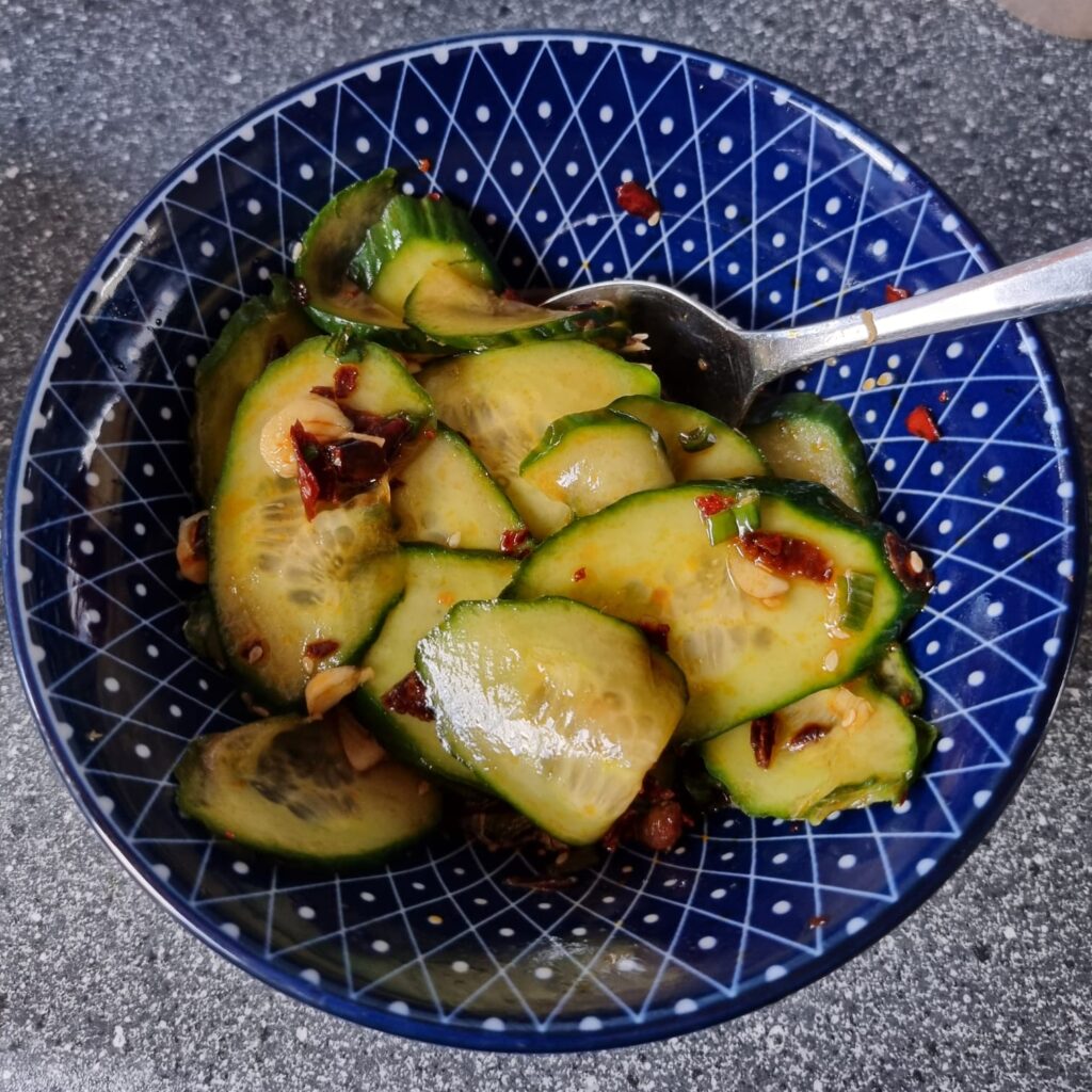 Lees meer over het artikel Pittige komkommersalade