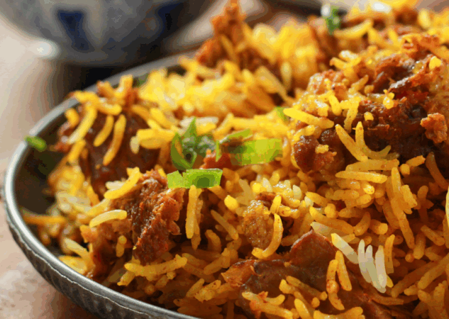 Knoflook-honing krokante worst met rijst