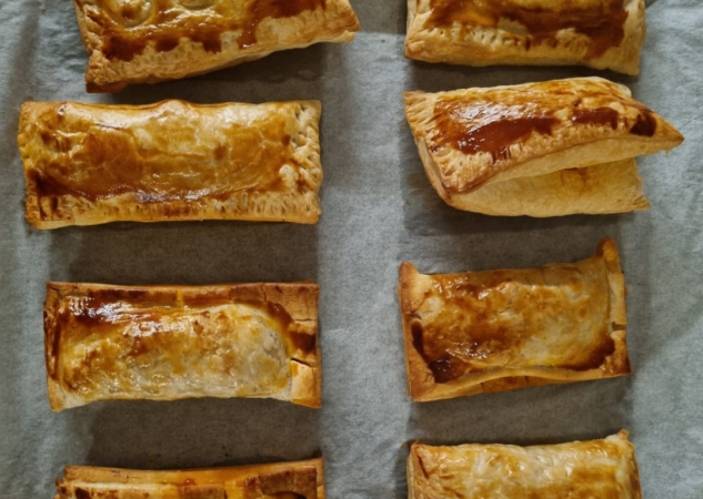 Surinaamse sausijsebroodjes